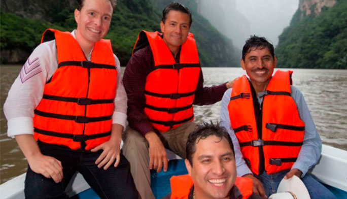 Peña Nieto borra foto con Julión Álvarez Peña Nieto borra foto con Julión Álvarez