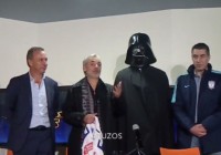 Pachuca presentan a Omar González a lo Darth Vader
