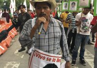 Marchan familiares de los 43 hacia el Hemiciclo a Juárez